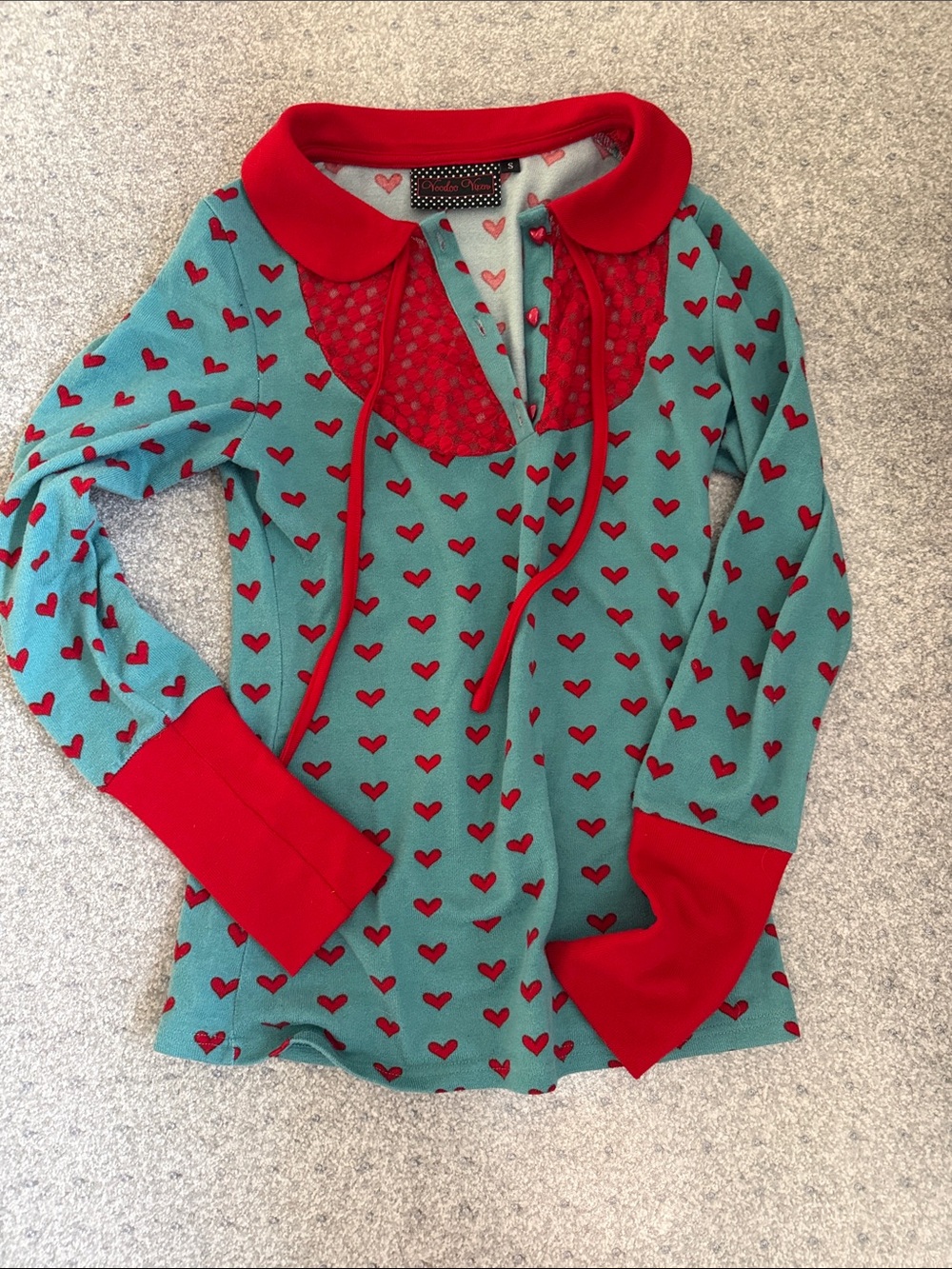 Voodoo Vixen Teal Knit Long-Sleeve Top with Red Heart Print and Red Collar